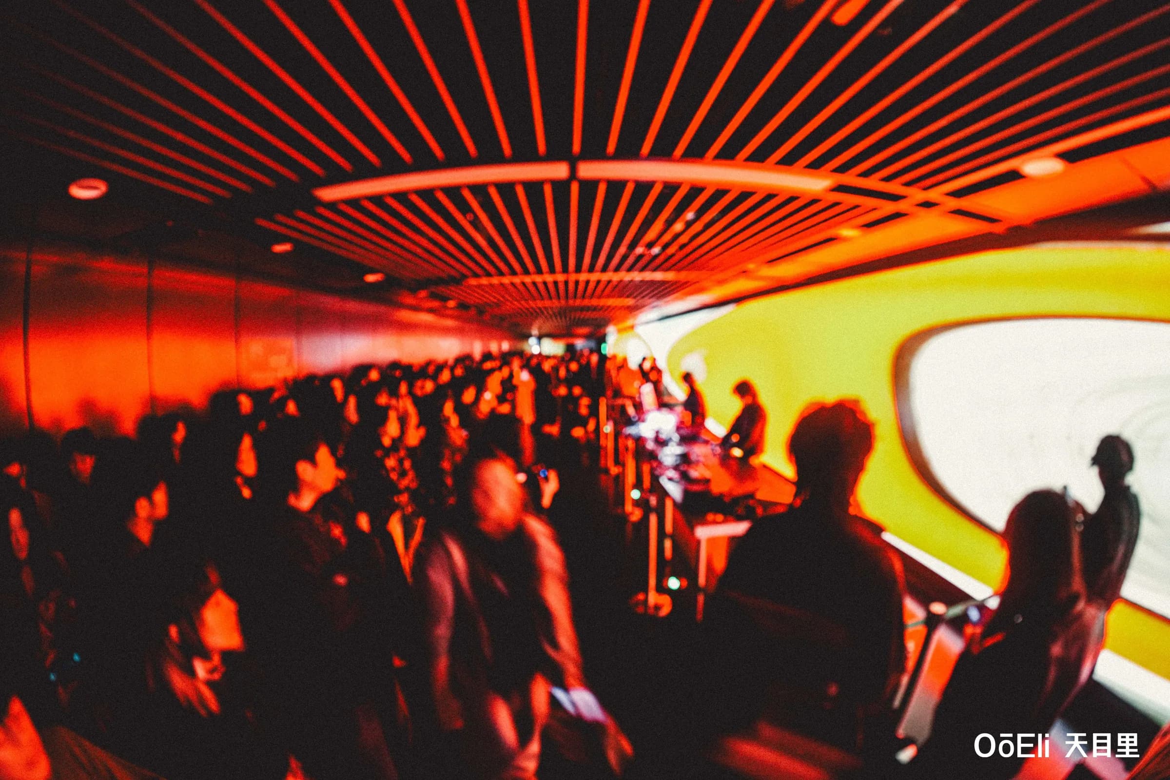 Audience gathered along the ultra-wide screen in a Hangzhou metro station